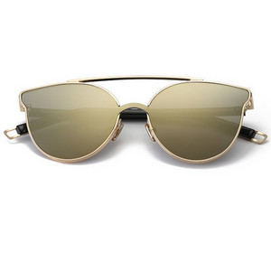 Σύγχρονα γυναικεία γυαλιά με μεταλλικό σκελετό