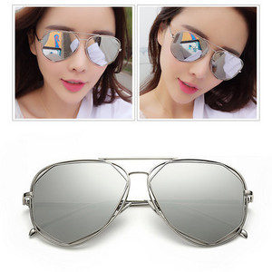 Σύγχρονα γυναικεία γυαλιά με μεταλλικό σκελετό - κατάλληλο για οδήγηση