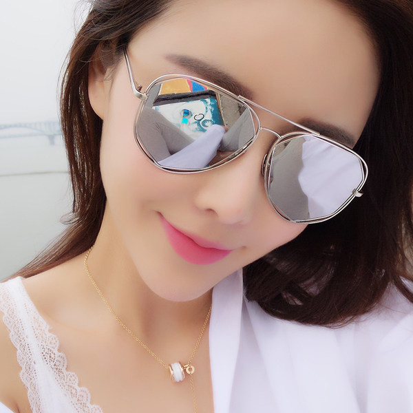 Σύγχρονα γυναικεία γυαλιά με μεταλλικό σκελετό - κατάλληλο για οδήγηση