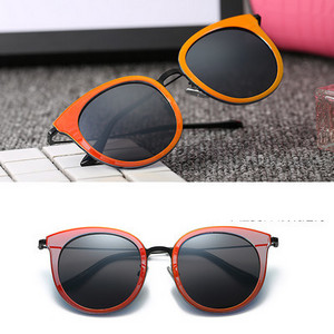 Σύγχρονα γυναικεία γυαλιά - σε διάφορα χρώματα