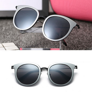 Σύγχρονα γυναικεία γυαλιά - σε διάφορα χρώματα