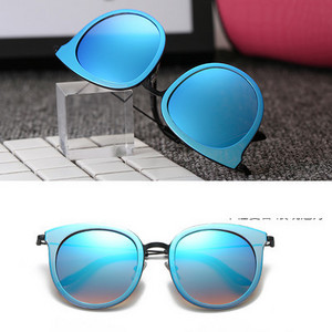 Σύγχρονα γυναικεία γυαλιά - σε διάφορα χρώματα