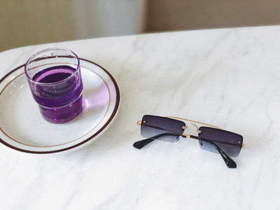 Σύγχρονα γυναικεία γυαλιά σε ορθογώνιο σχήμα