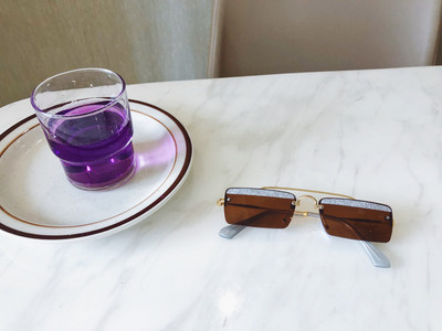 Σύγχρονα γυναικεία γυαλιά σε ορθογώνιο σχήμα