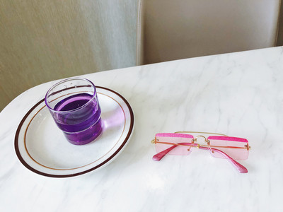 Σύγχρονα γυναικεία γυαλιά σε ορθογώνιο σχήμα