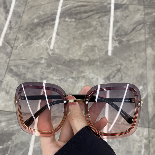 Γυναικεία γυαλιά ηλίου με λεπτό σκελετό - πολλά χρώματα