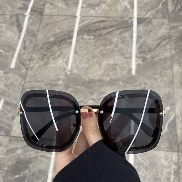 Γυναικεία γυαλιά ηλίου με λεπτό σκελετό - πολλά χρώματα