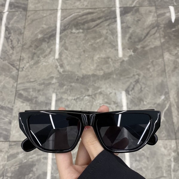 Γυναικεία γυαλιά ηλίου σε ρετρό στιλ - διάφορα χρώματα