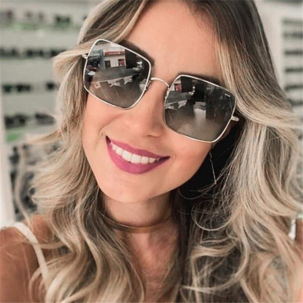 Μοντέρνα γυαλιά ηλίου με τετράγωνους φακούς και λεπτό σκελετό