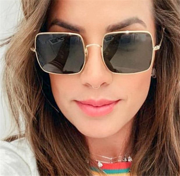 Μοντέρνα γυαλιά ηλίου με τετράγωνους φακούς και λεπτό σκελετό