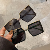 Стилни слънчеви очила с квадратна форма за жени