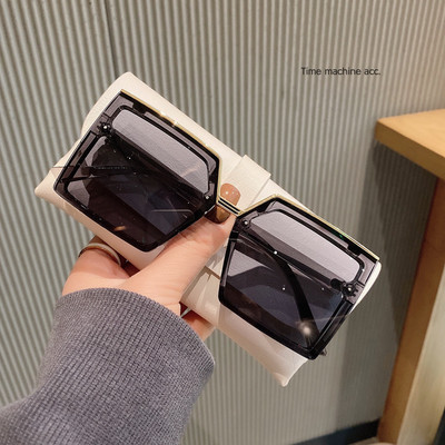 Стилни слънчеви очила с квадратна форма за жени