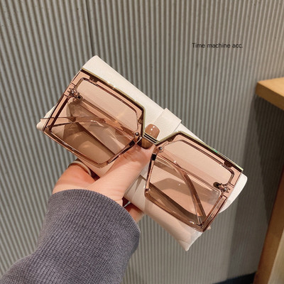 Стилни слънчеви очила с квадратна форма за жени