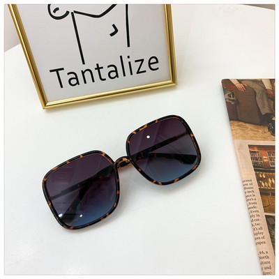 Μοντέρνα ανδρικά γυαλιά με χρωματιστό σκελετό