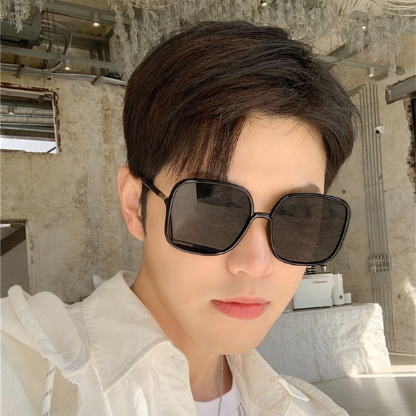 Μοντέρνα ανδρικά γυαλιά με χρωματιστό σκελετό