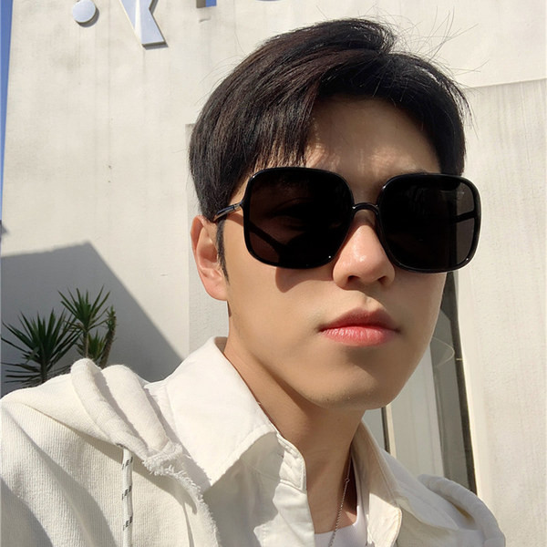 Μοντέρνα ανδρικά γυαλιά με χρωματιστό σκελετό