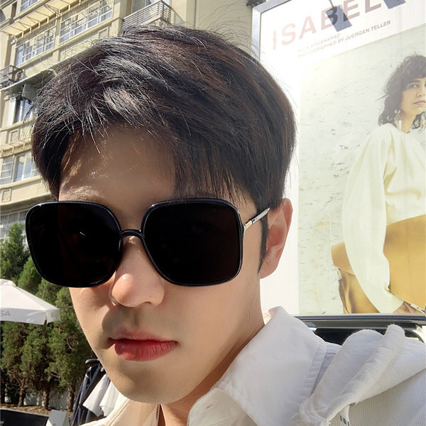 Μοντέρνα ανδρικά γυαλιά με χρωματιστό σκελετό