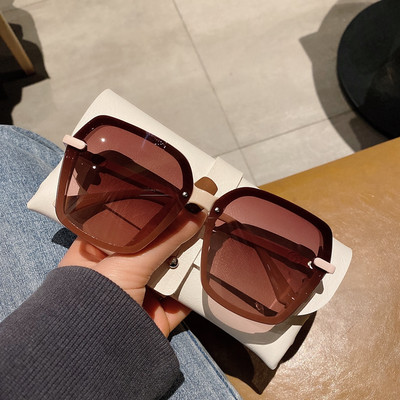 Γυναικεία γυαλιά ηλίου με γυαλιστερά στοιχεία στο πλάι