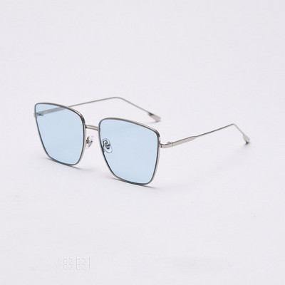 Σύγχρονα γυναικεία γυαλιά με προστασία UV