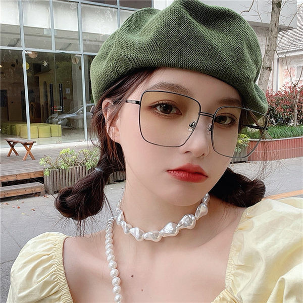 Σύγχρονα γυναικεία γυαλιά με προστασία UV