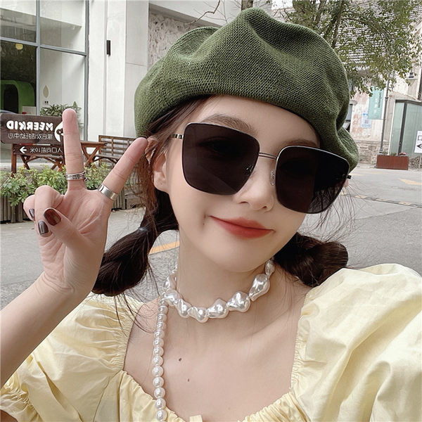 Σύγχρονα γυναικεία γυαλιά με προστασία UV