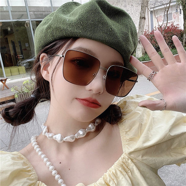 Σύγχρονα γυναικεία γυαλιά με προστασία UV