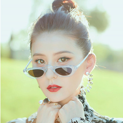 Sieviešu stilīgas saulesbrilles ar plānu rāmi