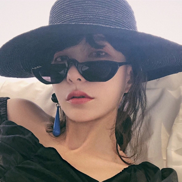 Sieviešu stilīgas saulesbrilles ar plānu rāmi