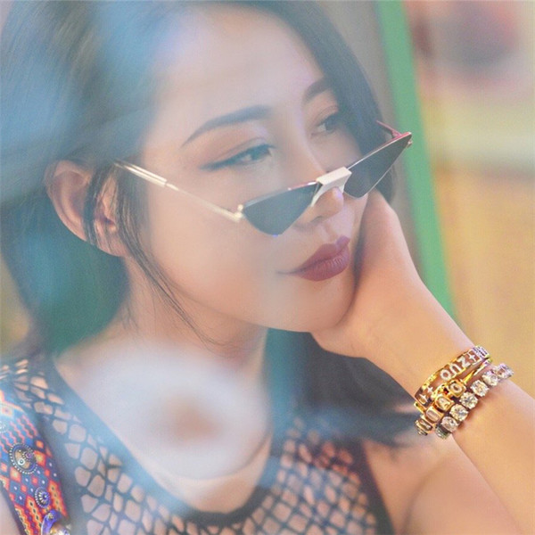 Aktuālās sieviešu trīsstūrveida saulesbrilles vīriešiem un sievietēm