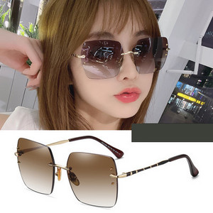 Model nou de ochelari de damă cu formă pătrată - trei culori