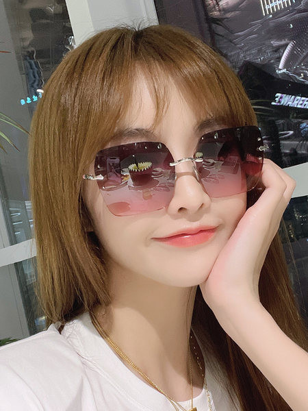 Model nou de ochelari de damă cu formă pătrată - trei culori