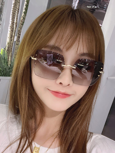 Model nou de ochelari de damă cu formă pătrată - trei culori