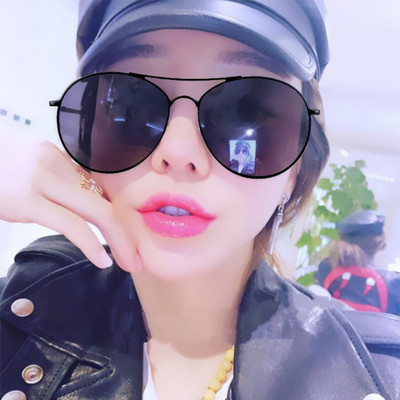 Μοντέρνα γυαλιά ηλίου σε στρογγυλό σχήμα και λεπτό πλαίσιο για άνδρες και γυναίκες