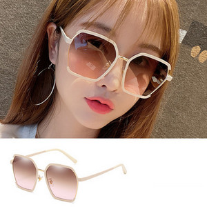 Ikdienas sieviešu saulesbrilles - četrās krāsās