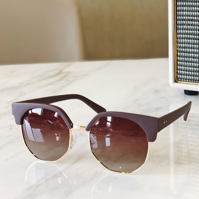 Ochelari eleganti de dama in forma rotunda