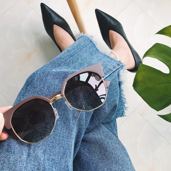 Ochelari eleganti de dama in forma rotunda