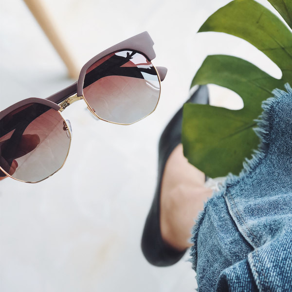 Ochelari eleganti de dama in forma rotunda