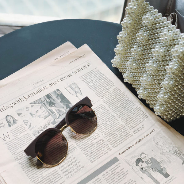 Ochelari eleganti de dama in forma rotunda