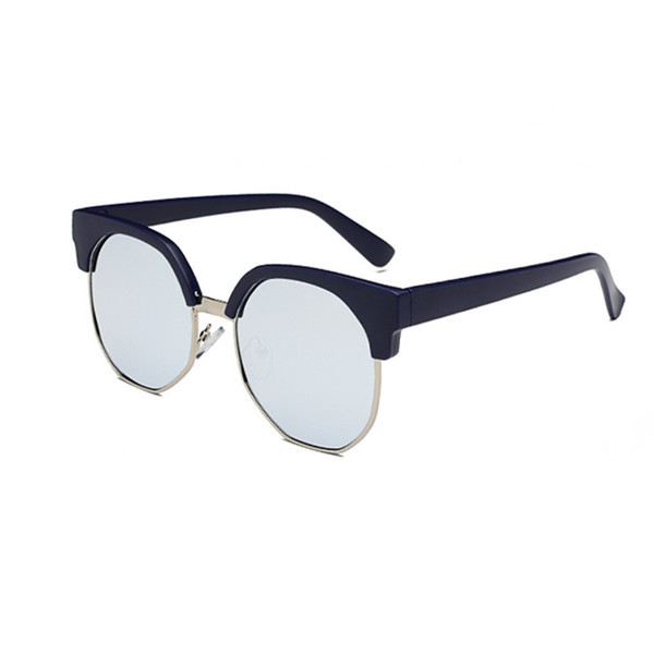 Ochelari eleganti de dama in forma rotunda