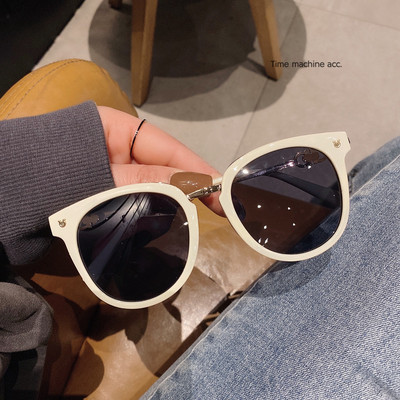 Γυναικεία γυαλιά με στρογγυλό σχήμα και μεταλλικό στοιχείο