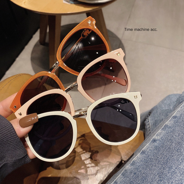 Γυναικεία γυαλιά με στρογγυλό σχήμα και μεταλλικό στοιχείο