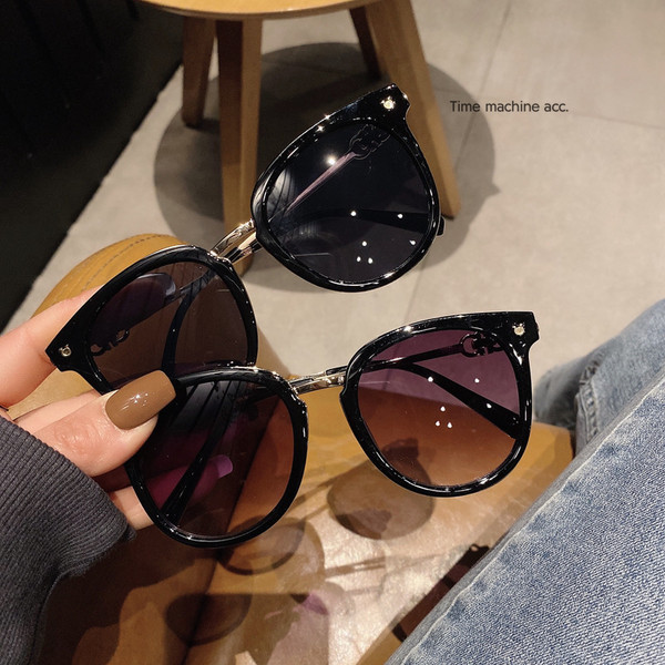 Γυναικεία γυαλιά με στρογγυλό σχήμα και μεταλλικό στοιχείο