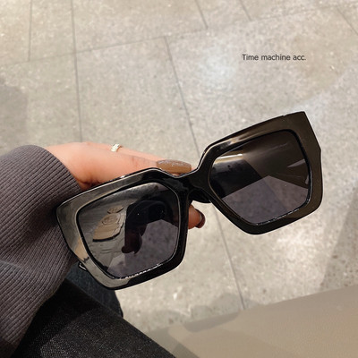 Модерни слънчеви очила с квадратна форма за жени