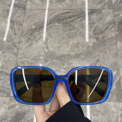 Γυναικεία γυαλιά με τετράγωνο σχήμα και φαρδύ πλαίσιο