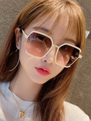 Jauns sieviešu saulesbriļļu modelis ar kvadrātveida formu - četras krāsas