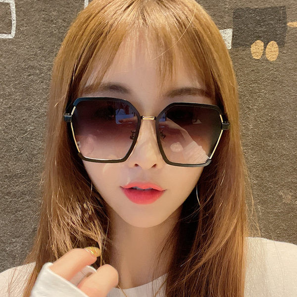 Jauns sieviešu saulesbriļļu modelis ar kvadrātveida formu - četras krāsas