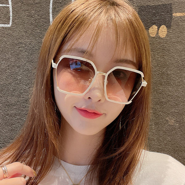 Jauns sieviešu saulesbriļļu modelis ar kvadrātveida formu - četras krāsas