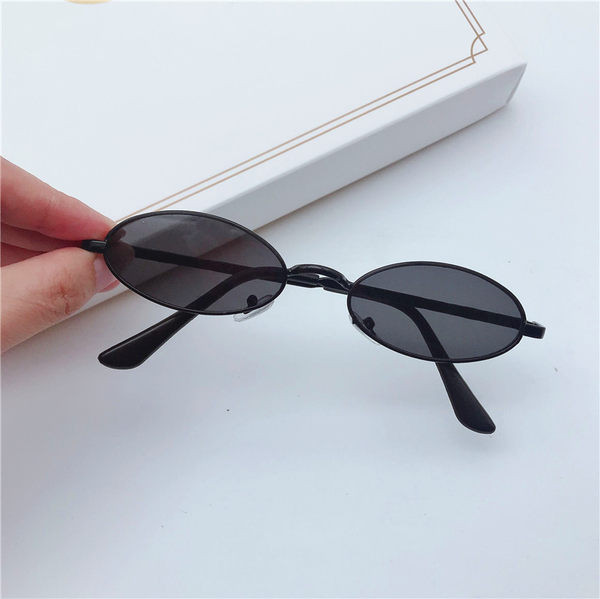 Γυναικεία γυαλιά σε διάφορα χρώματα