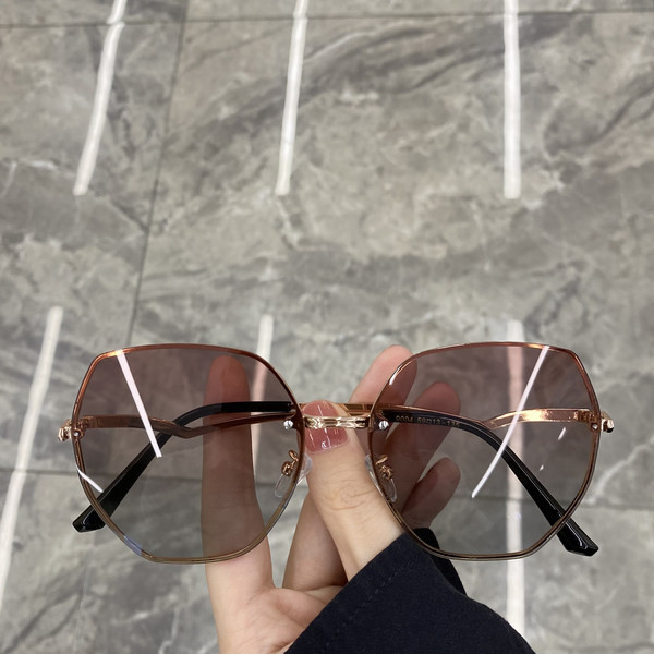 Polarizētas saulesbrilles ar plānu rāmi