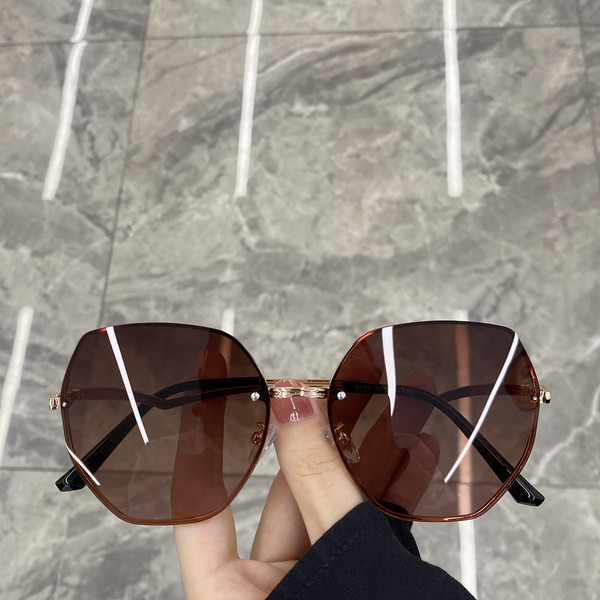 Polarizētas saulesbrilles ar plānu rāmi